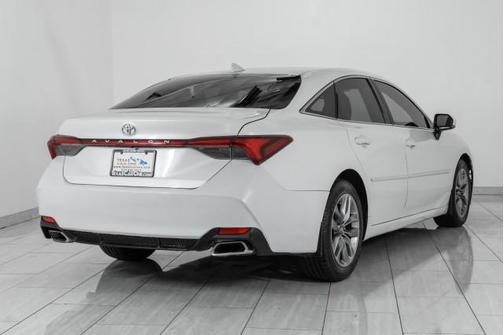 Wind Chill Pearl 2019 Toyota Avalon XLE