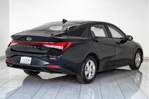 2021 Hyundai ELANTRA SE