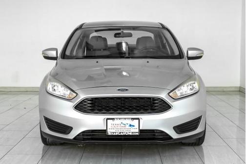 Ingot Silver Metallic 2017 Ford Focus SE