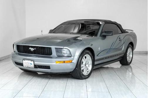 Tungsten Metallic 2007 Ford Mustang Deluxe