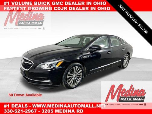 Black Onyx 2019 Buick LaCrosse Essence