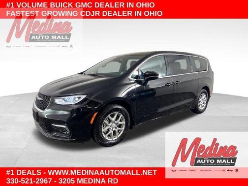 Diamond Black 2026 Chrysler Pacifica Select