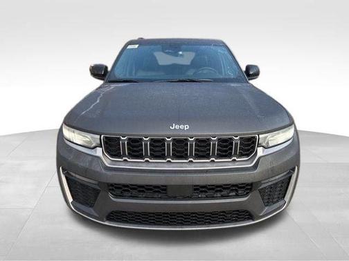 Metallic 2026 Jeep Grand Cherokee Limited