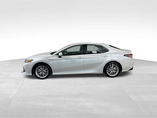 2020 Toyota Camry Hybrid XLE