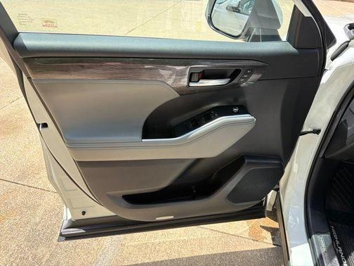 Blizzard Pearl 2020 Toyota Highlander Platinum