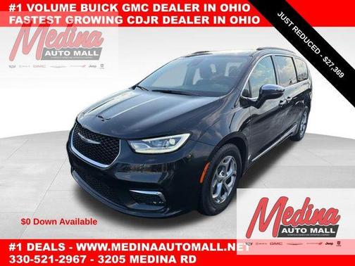 Brilliant Black Crystal Pearlcoat 2023 Chrysler Pacifica Limited