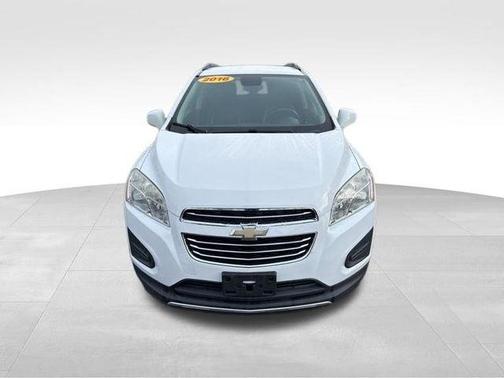 Summit White 2016 Chevrolet Trax LT