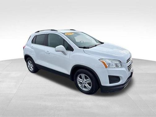 Summit White 2016 Chevrolet Trax LT