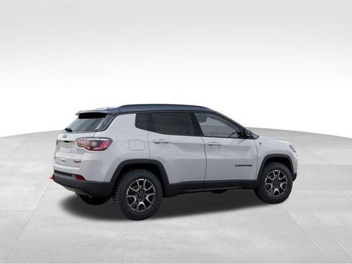 Bright White Clearcoat 2026 Jeep Compass Trailhawk