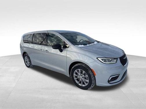 Silver Mist Clearcoat 2026 Chrysler Pacifica Select