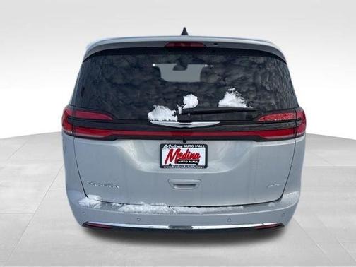 Silver Mist Clearcoat 2026 Chrysler Pacifica Select
