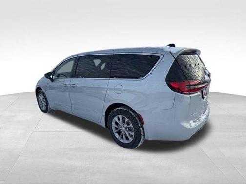 Silver Mist Clearcoat 2026 Chrysler Pacifica Select