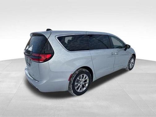 Silver Mist Clearcoat 2026 Chrysler Pacifica Select