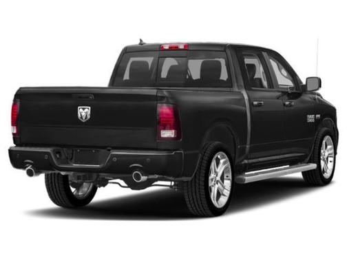 Brilliant Black Crystal Pearlcoat 2018 RAM 1500 Sport