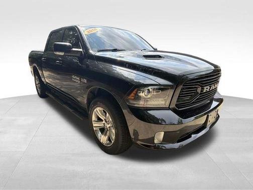 Brilliant Black Crystal Pearlcoat 2018 RAM 1500 Sport