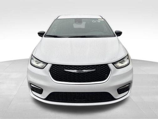 Bright White Clearcoat 2026 Chrysler Pacifica Select