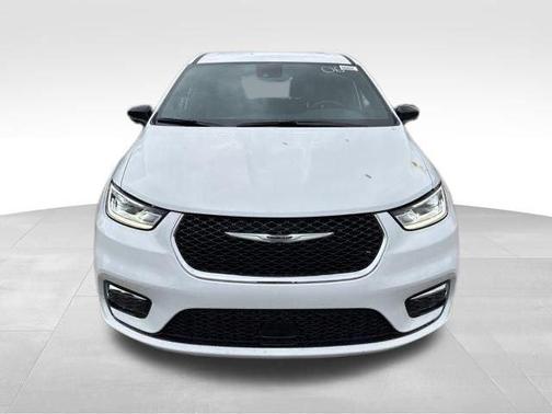 Bright White Clearcoat 2026 Chrysler Pacifica Select