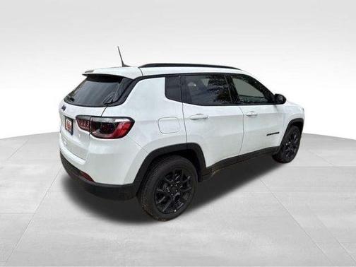 Bright White Clearcoat 2026 Jeep Compass Latitude