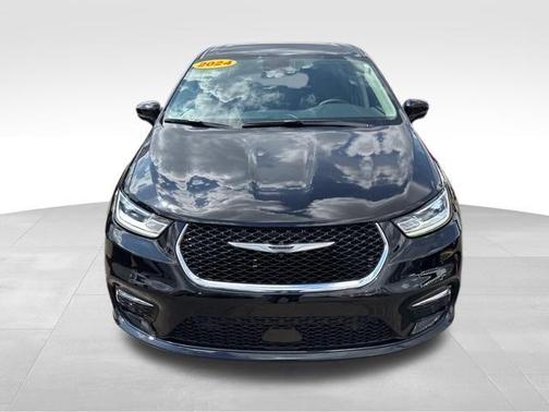 Diamond Black 2024 Chrysler Pacifica Touring-L