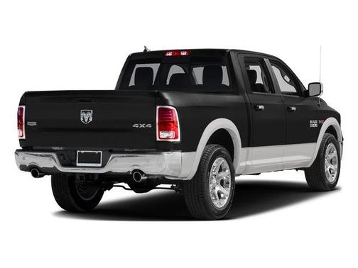 Brilliant Black Crystal Pearlcoat 2017 RAM 1500 Laramie