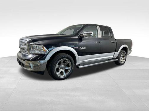 Brilliant Black Crystal Pearlcoat 2017 RAM 1500 Laramie