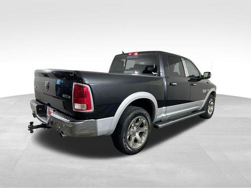 Brilliant Black Crystal Pearlcoat 2017 RAM 1500 Laramie