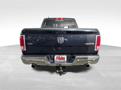 Brilliant Black Crystal Pearlcoat 2017 RAM 1500 Laramie