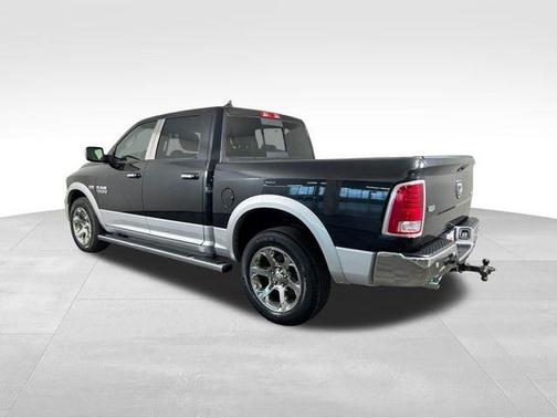 Brilliant Black Crystal Pearlcoat 2017 RAM 1500 Laramie