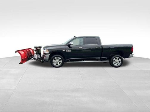 Brilliant Black Crystal Pearlcoat 2018 RAM 2500 Big Horn