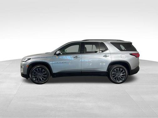 Sterling Gray Metallic 2023 Chevrolet Traverse RS