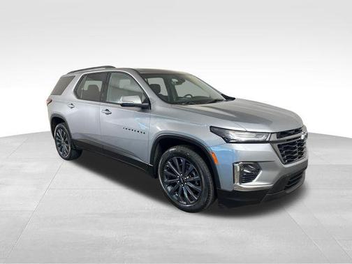 Sterling Gray Metallic 2023 Chevrolet Traverse RS