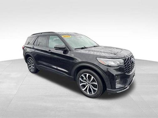 Agate Black Metallic 2025 Ford Explorer ST-Line
