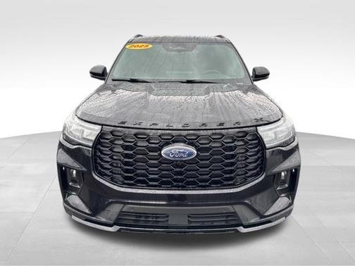 Agate Black Metallic 2025 Ford Explorer ST-Line