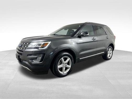 Magnetic Metallic 2017 Ford Explorer XLT