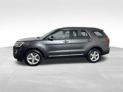 Magnetic Metallic 2017 Ford Explorer XLT