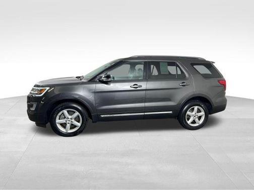 Magnetic Metallic 2017 Ford Explorer XLT