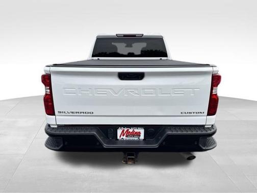 Summit White 2024 Chevrolet Silverado 2500 Custom