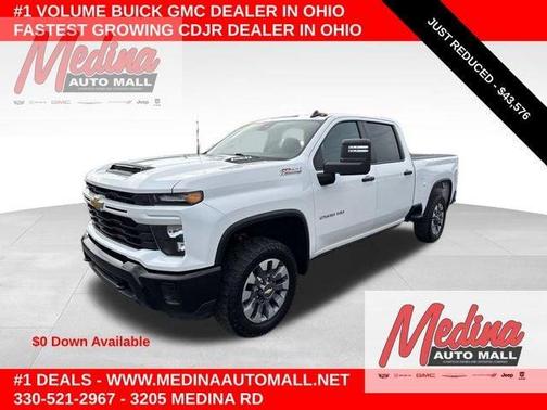 Summit White 2024 Chevrolet Silverado 2500 Custom