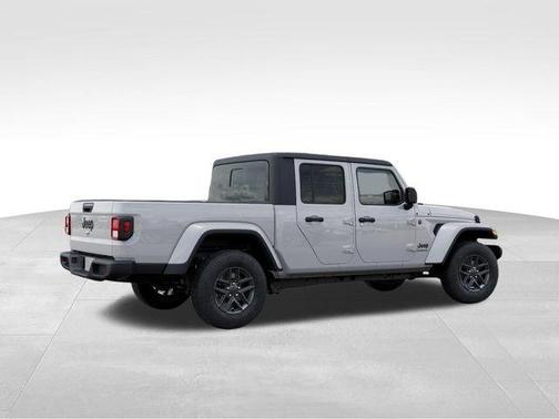 Bright White Clearcoat 2026 Jeep Gladiator Sport