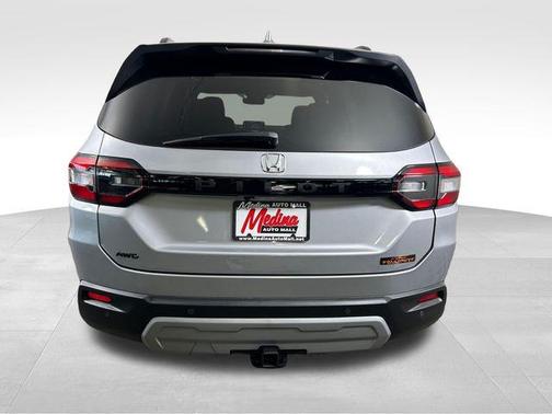 Lunar Silver Metallic 2025 Honda Pilot TrailSport