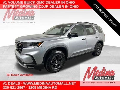 Lunar Silver Metallic 2025 Honda Pilot TrailSport