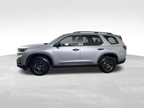 Lunar Silver Metallic 2025 Honda Pilot TrailSport