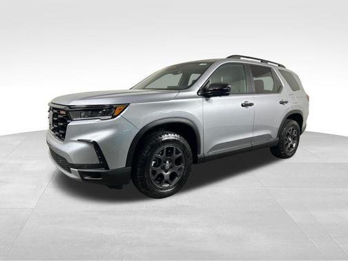 Lunar Silver Metallic 2025 Honda Pilot TrailSport