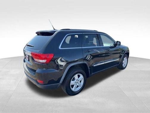 Brilliant Black Crystal Pearlcoat 2011 Jeep Grand Cherokee Laredo