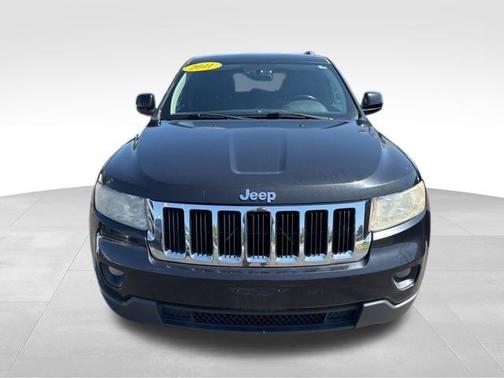 Brilliant Black Crystal Pearlcoat 2011 Jeep Grand Cherokee Laredo