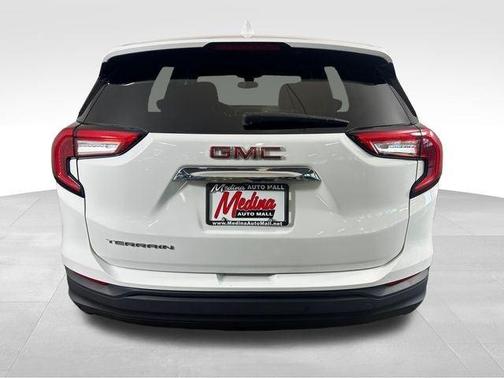 Summit White 2022 GMC Terrain SLE