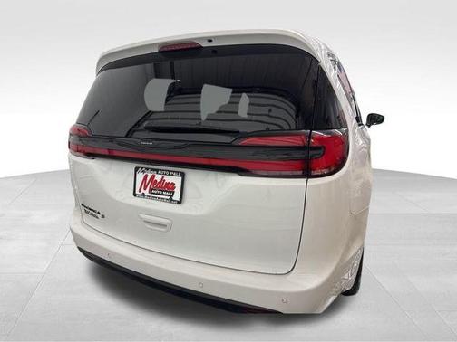 2023 Chrysler Pacifica Touring-L