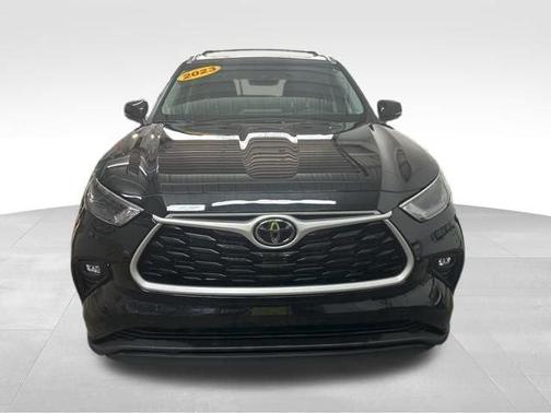 Midnight Black Metallic 2023 Toyota Highlander XLE