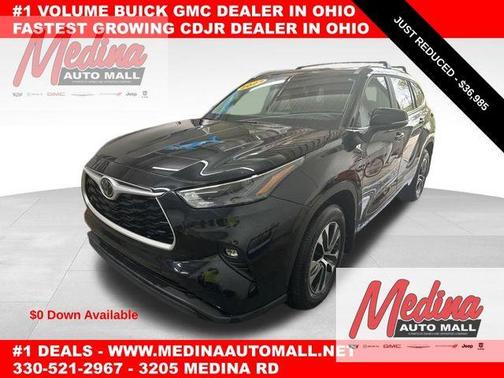 Midnight Black Metallic 2023 Toyota Highlander XLE