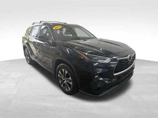 Midnight Black Metallic 2023 Toyota Highlander XLE